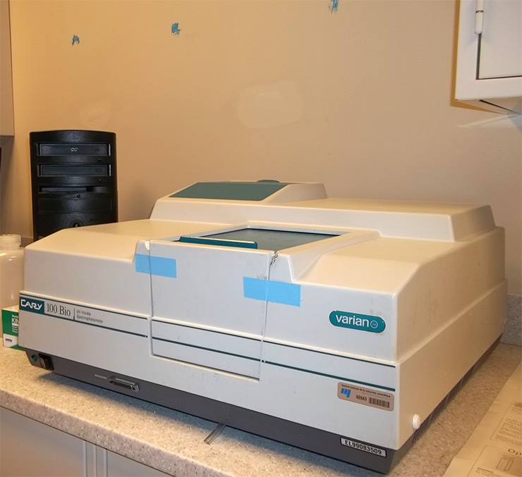 Spectrophotomètre UV/visible incluant le bloc de contrôle de la température pour les échantillons (Cary 100)