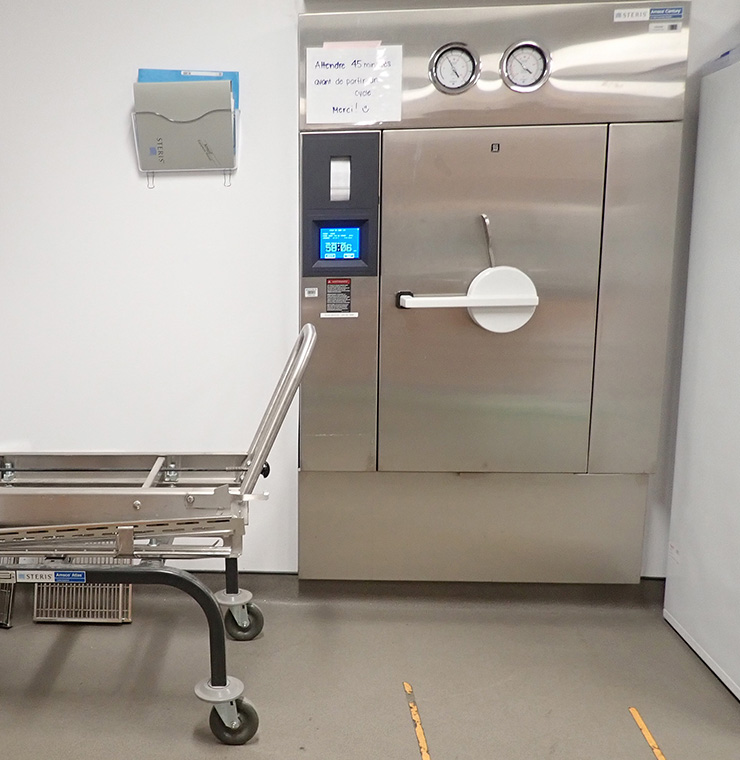 Autoclave (AMSCO Century Medium Steam )